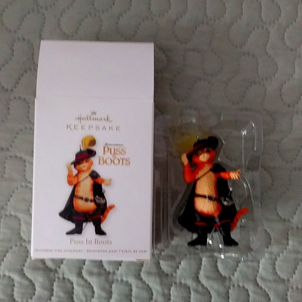 Puss in BOOTS 2011 Hallmark Ornament QXI2617 Old Stock